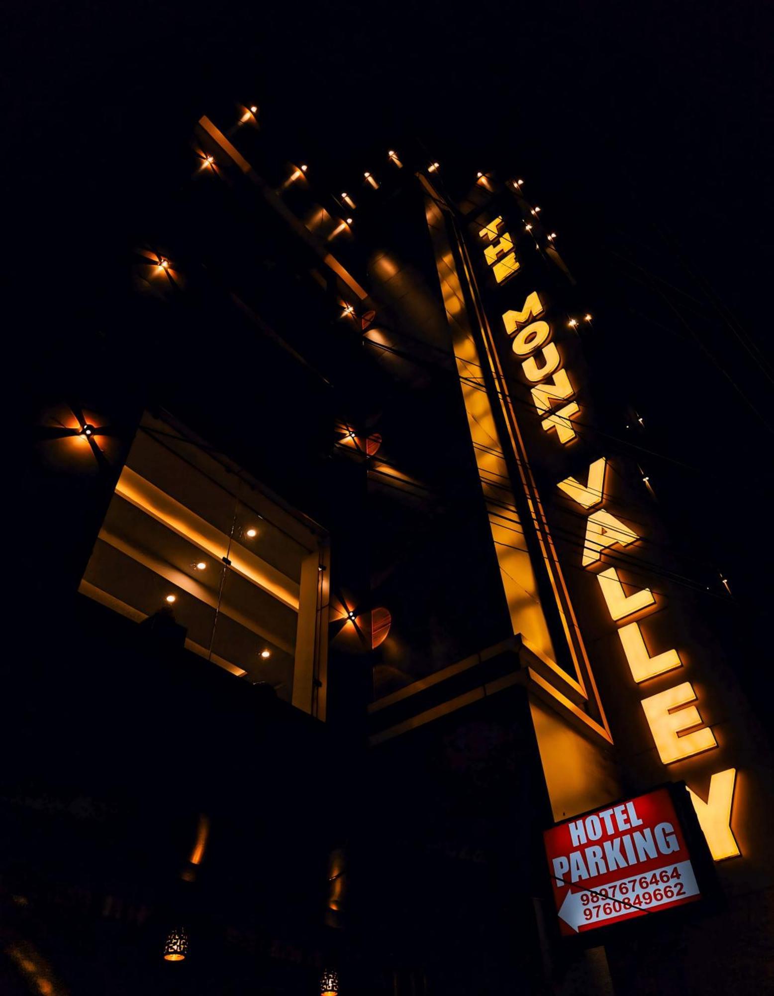 Hotel The Mount Valley Haldwāni Exteriér fotografie