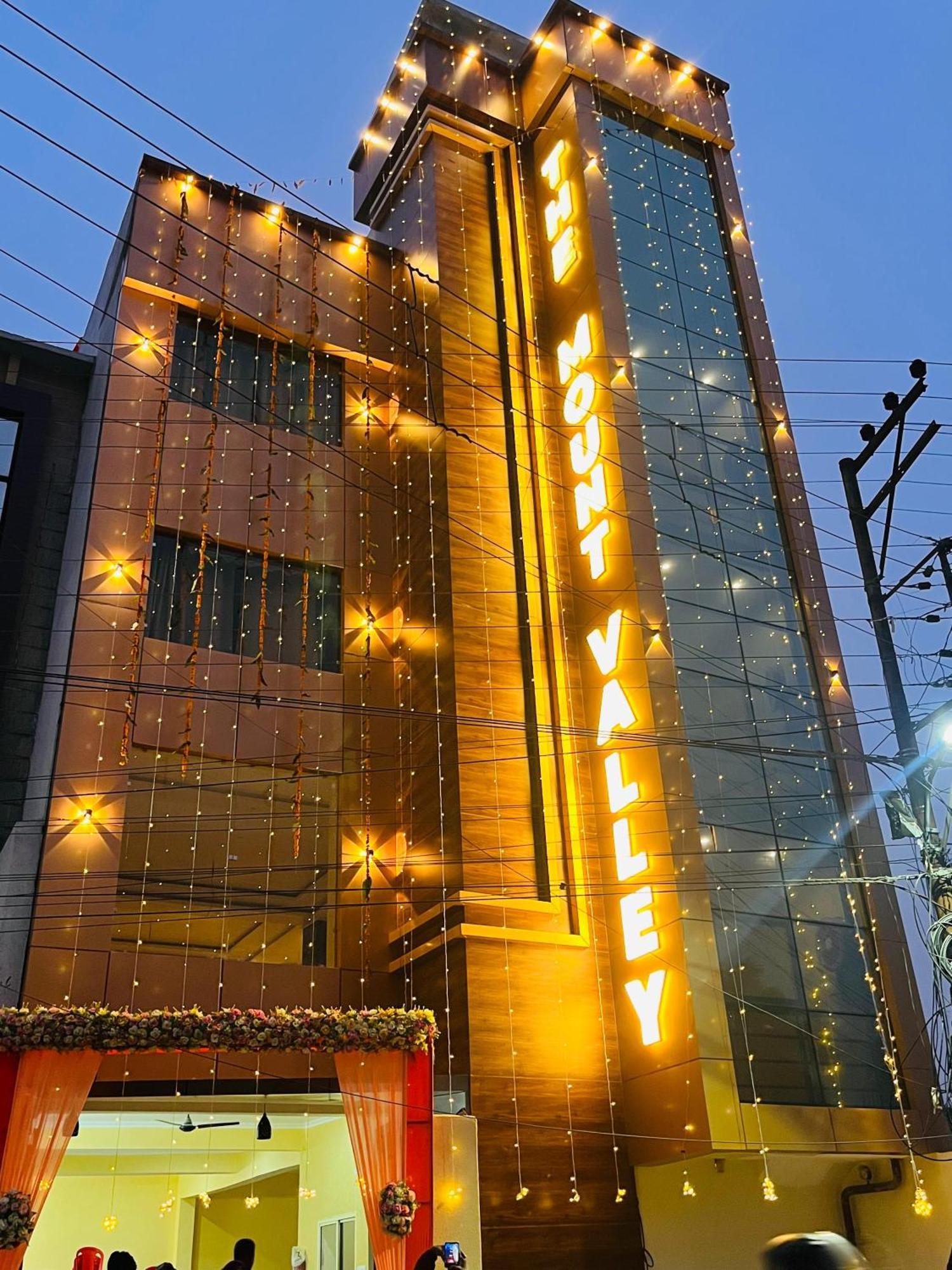 Hotel The Mount Valley Haldwāni Exteriér fotografie